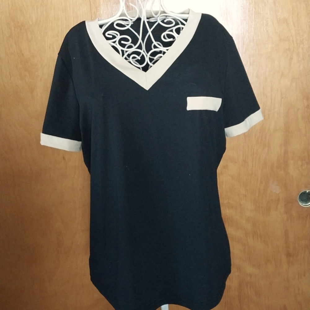 Black and tan t-shirt
